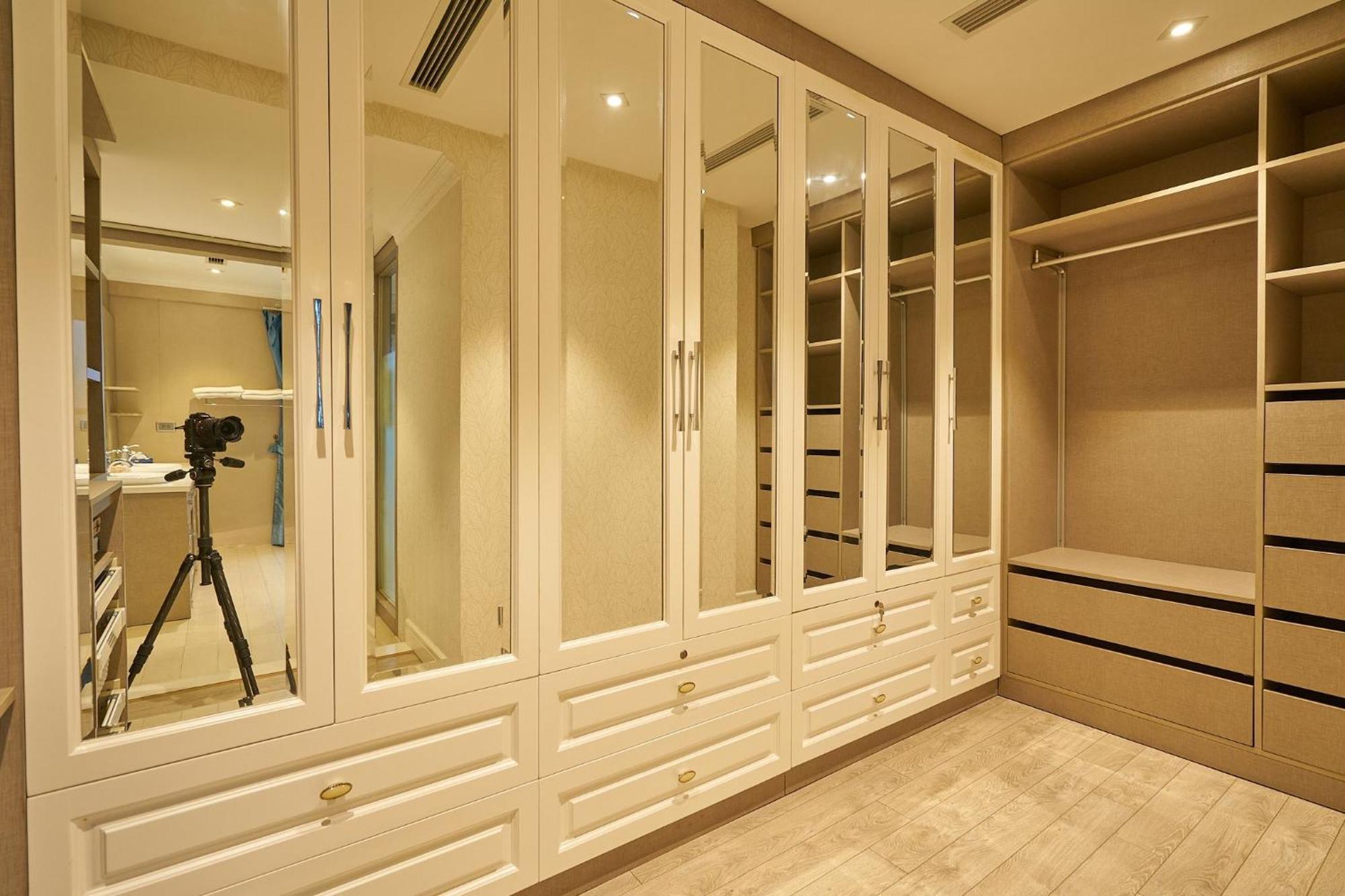 Elegance, Luxury 4 Bedrooms Golf Course View Ciputra *