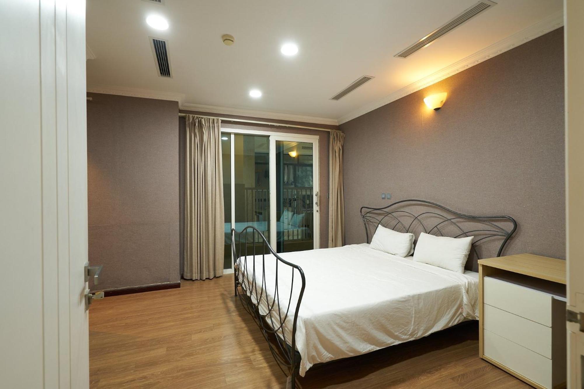 Elegance, Luxury 4 Bedrooms Golf Course View Ciputra Căn hộ Hà Nội