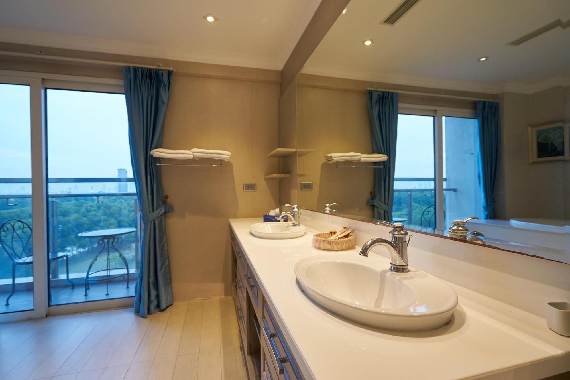 Căn hộ Elegance, Luxury 4 Bedrooms Golf Course View Ciputra *