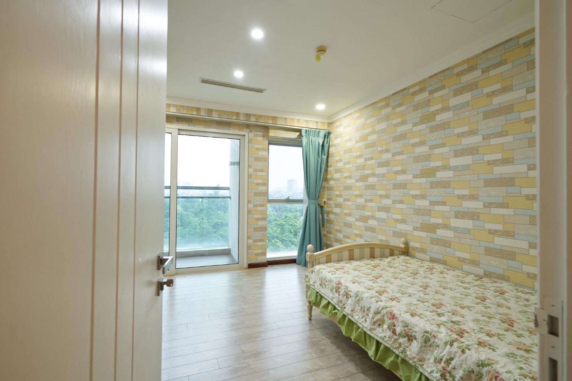 Elegance, Luxury 4 Bedrooms Golf Course View Ciputra * Hà Nội
