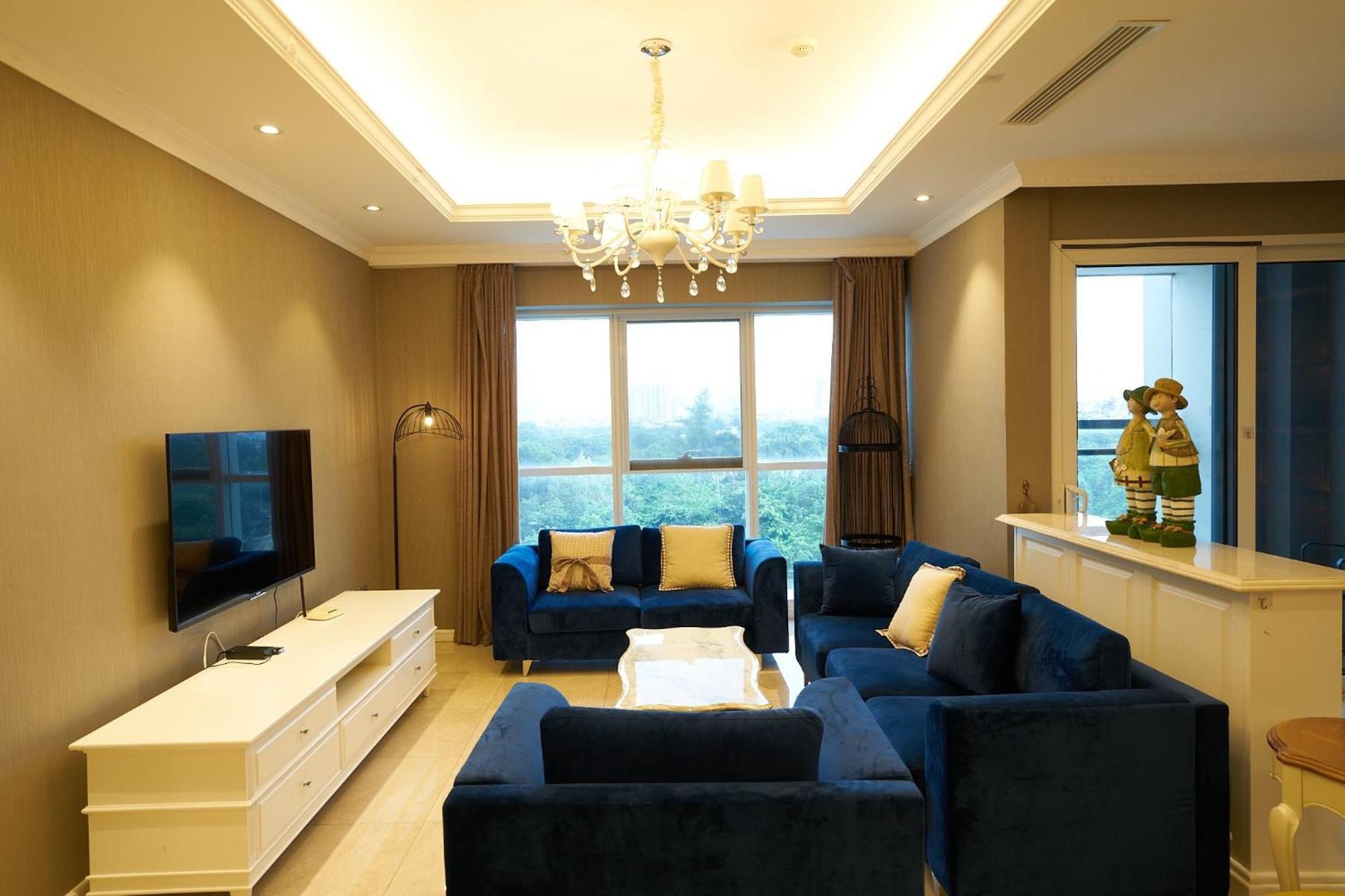 Elegance, Luxury 4 Bedrooms Golf Course View Ciputra Căn hộ *