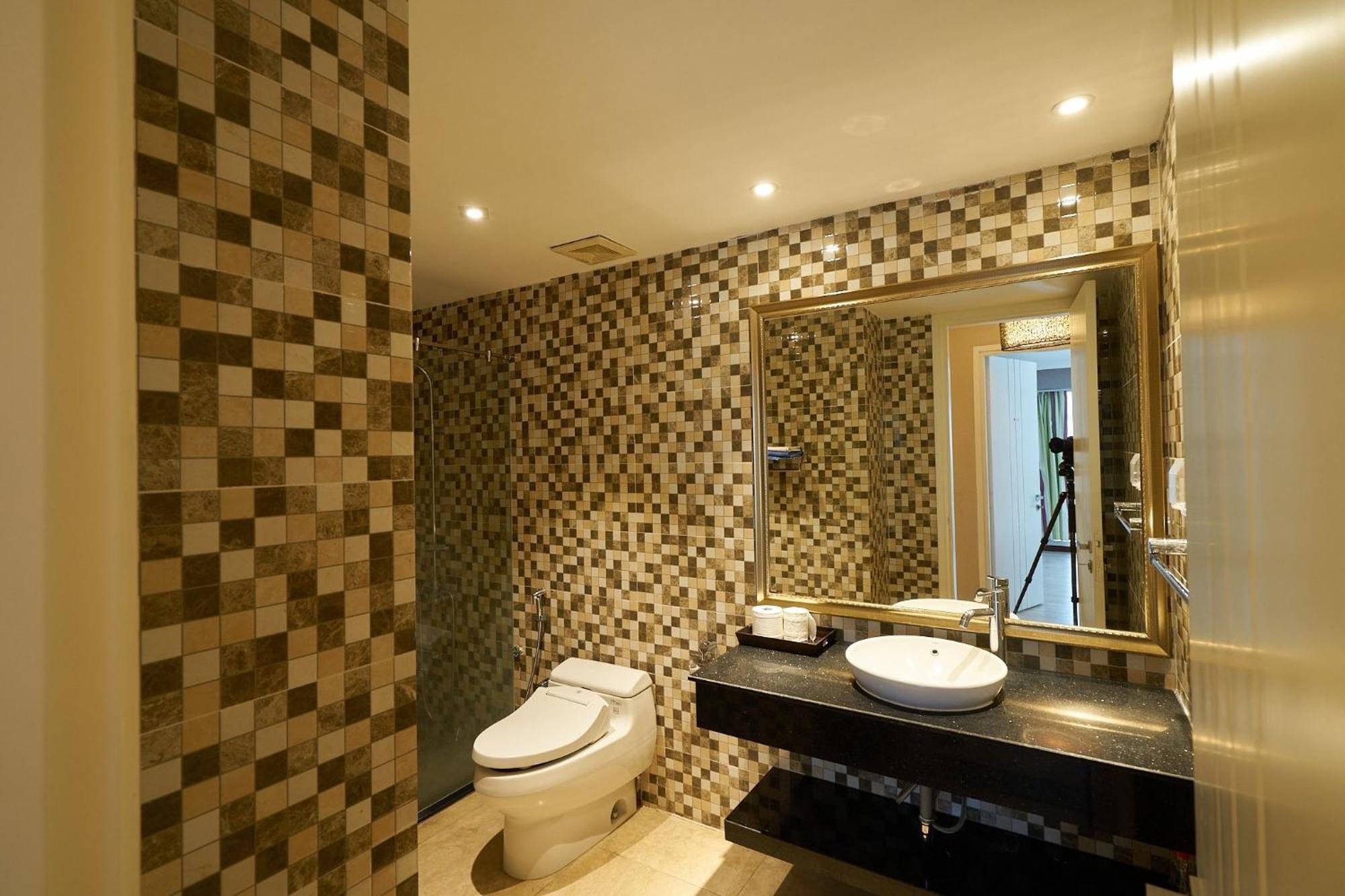 Elegance, Luxury 4 Bedrooms Golf Course View Ciputra Căn hộ *